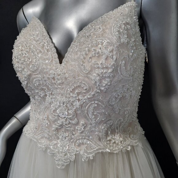 NWT~$2599~ALLURE BRIDAL~8/10~IVORY BEADED BALL GOWN FIT & FLARE WEDDING DRESS - Picture 3 of 16